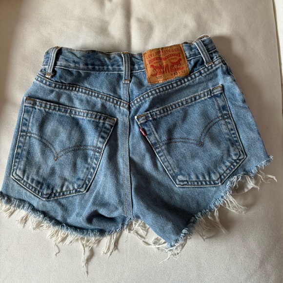 Vintage Levi’s shorts, size 33, fits around size 25. Used, in good condition. - Picture 2 of 2